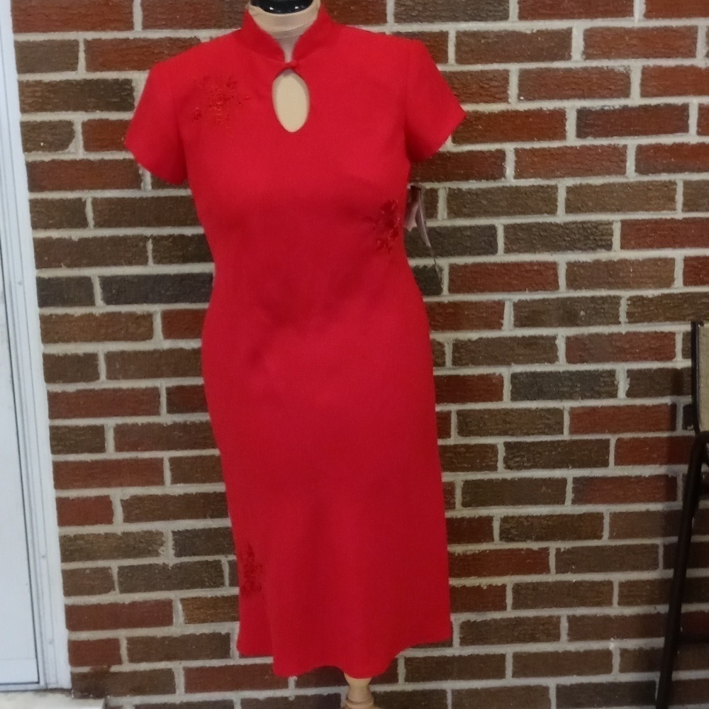 NWT Dress Barn red dress with embroidered roses. Size 8